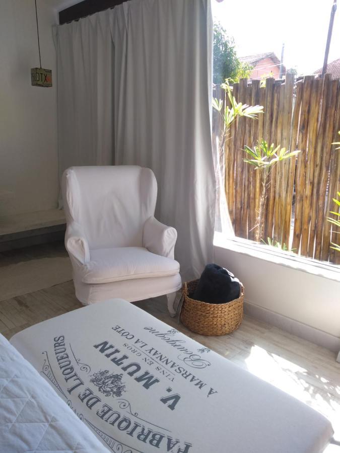 Almas Gemeas Suite Com Cozinha Praia Da Ribeira アングラドスレイス エクステリア 写真