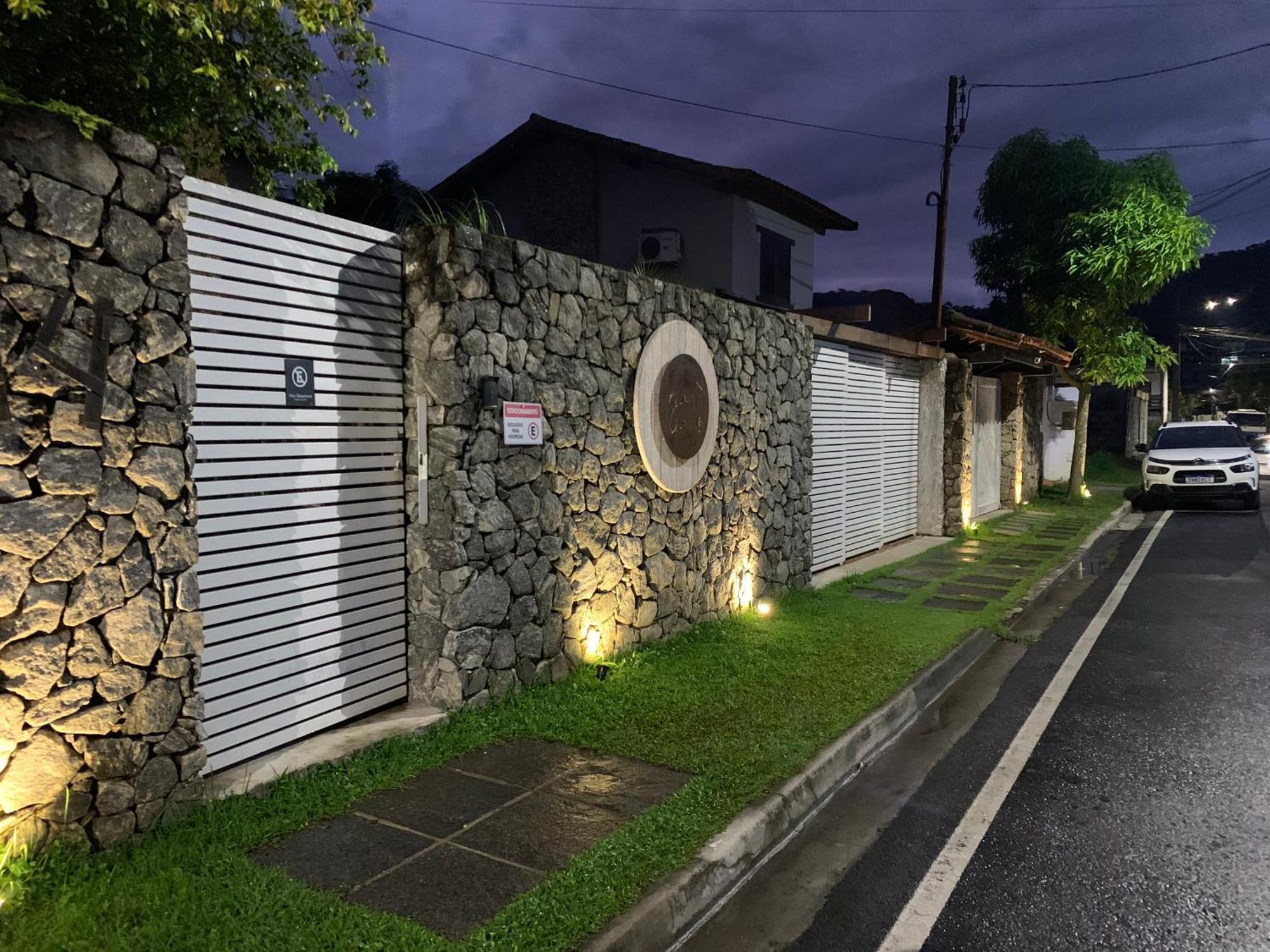 Almas Gemeas Suite Com Cozinha Praia Da Ribeira アングラドスレイス エクステリア 写真